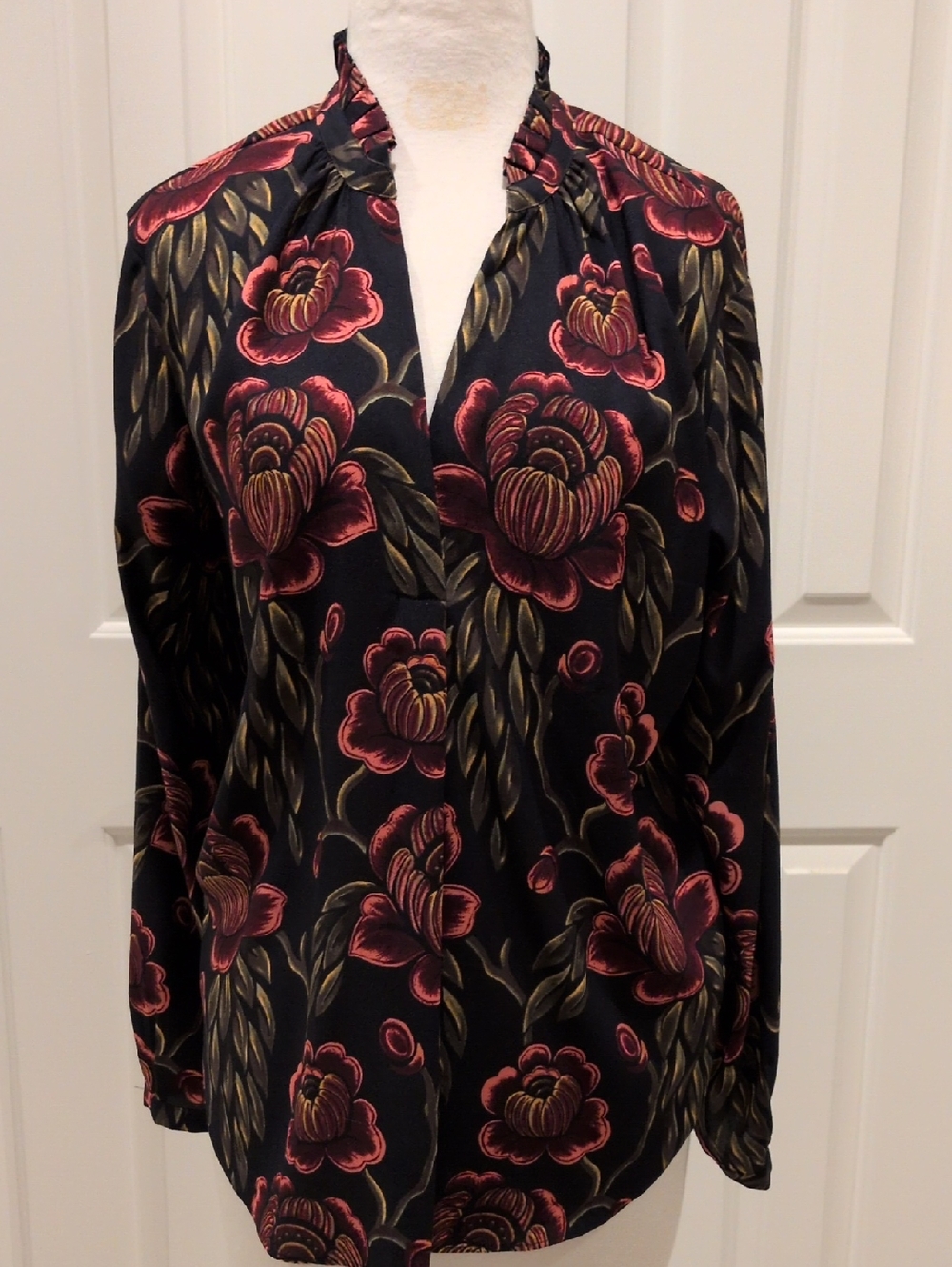 ann taylor petite  long sleeved v-neck, blouse